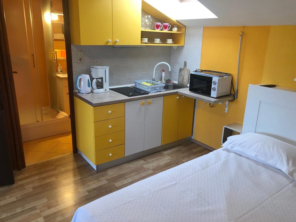 Bed, Coffee/tea facilities, Kitchen or kitchenette, Bedroom, minibar, stove