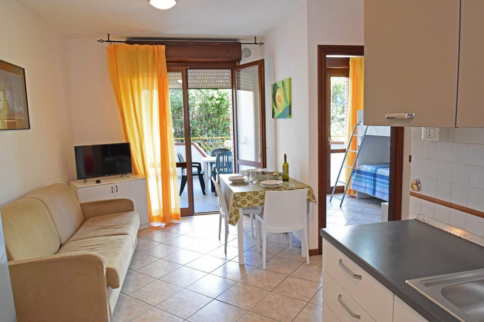 TV and multimedia, Living room, Seating area, Dining area, Lunch, kitchen