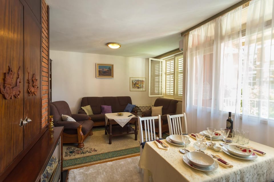 TV and multimedia, Living room, Dining area, Area and facilities