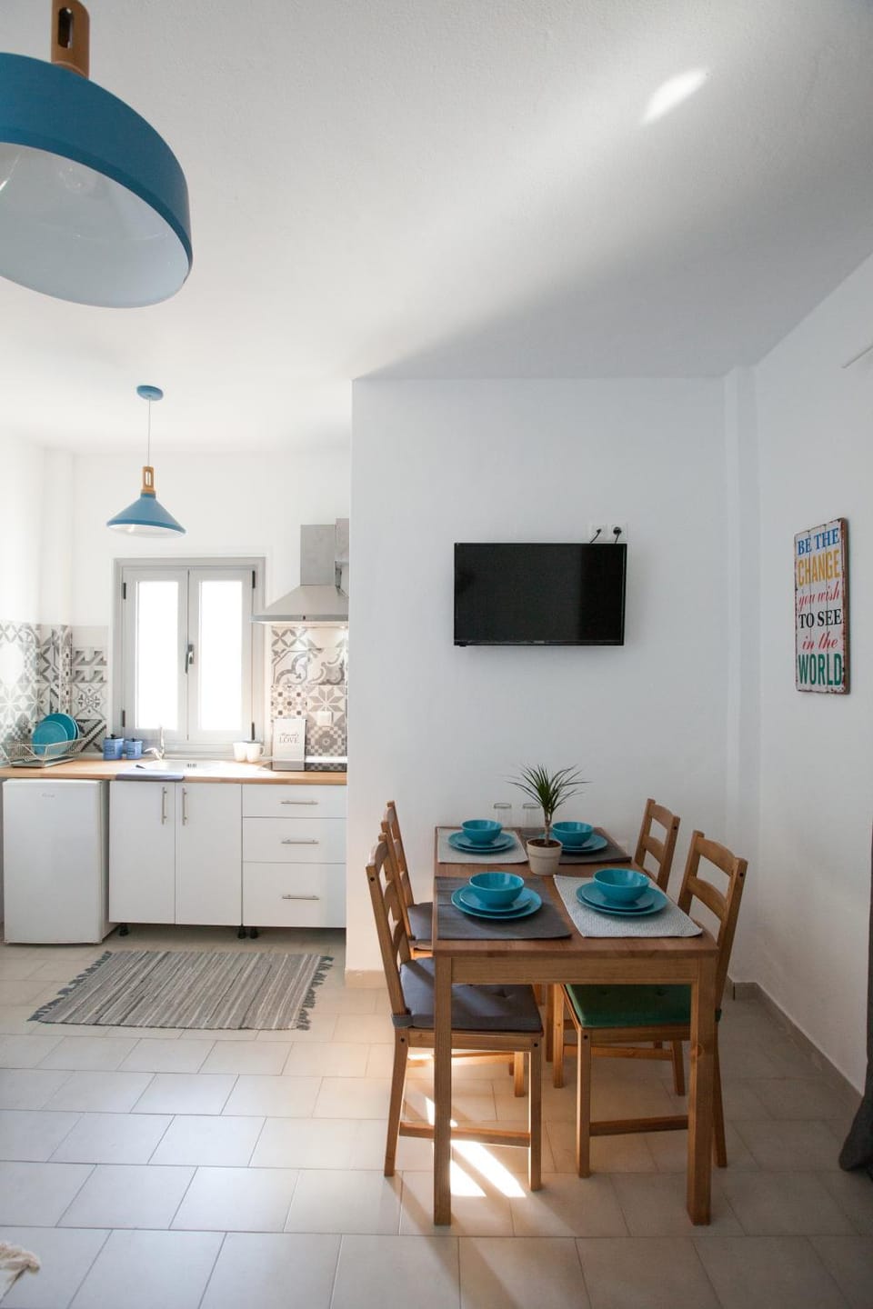 Kitchen or kitchenette, Photo of the whole room, Decorative detail, Dining area