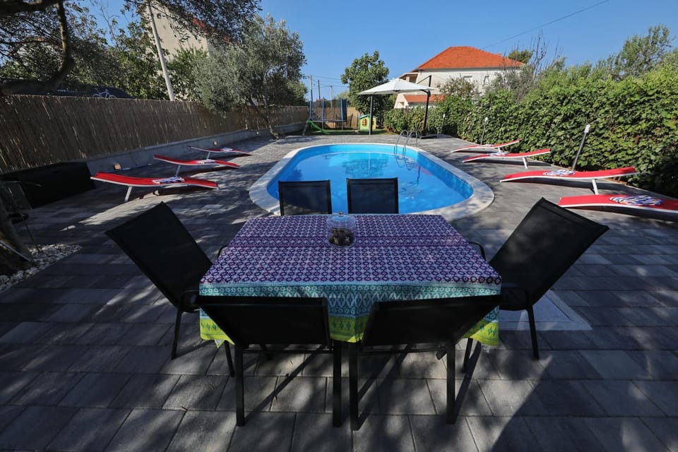 Swimming pool, Swimming pool