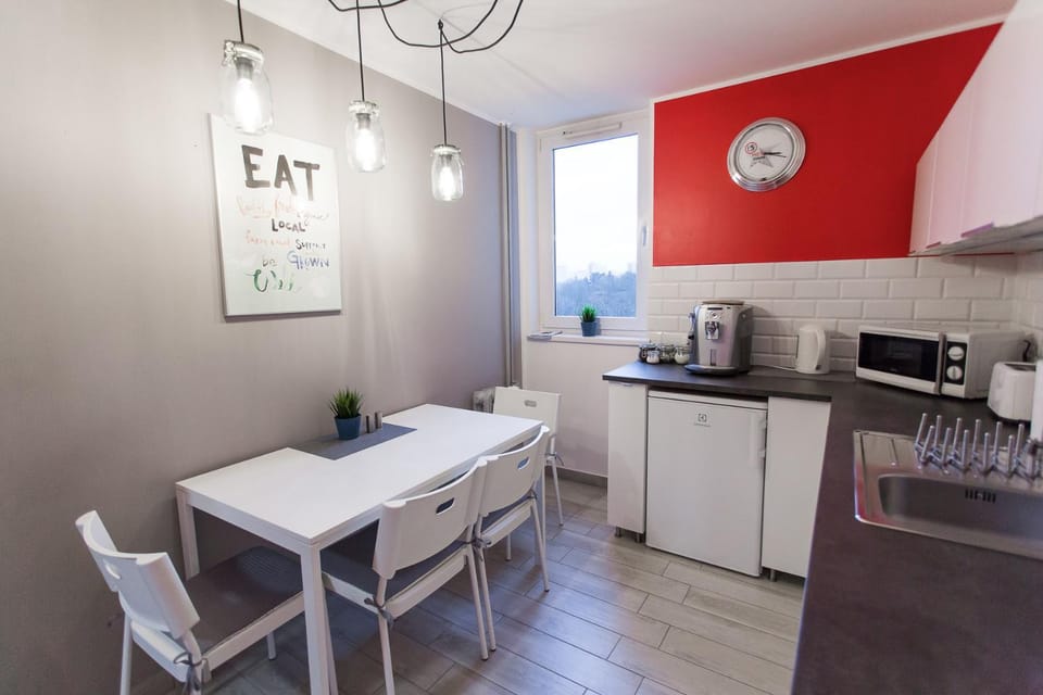 Coffee/tea facilities, Kitchen or kitchenette, Dining area