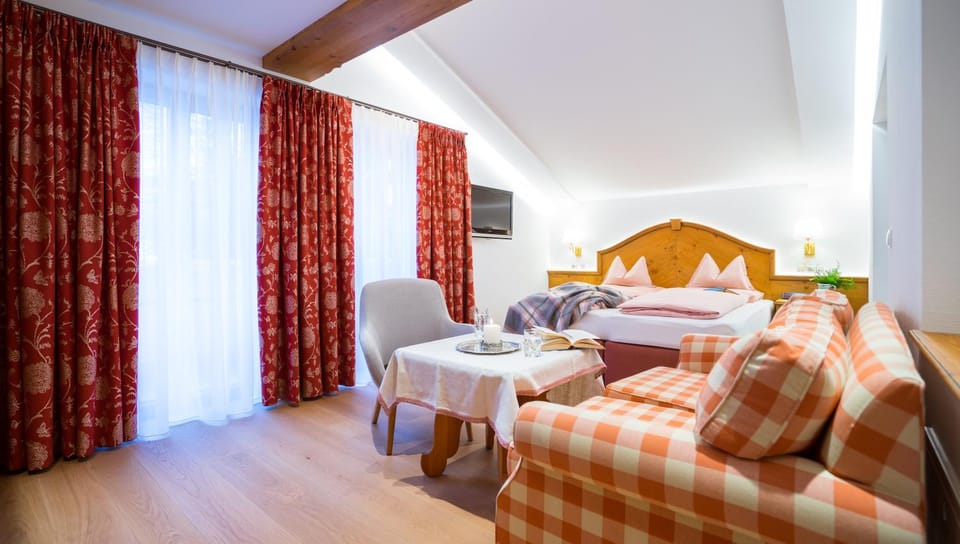 Bed, Living room, Seating area