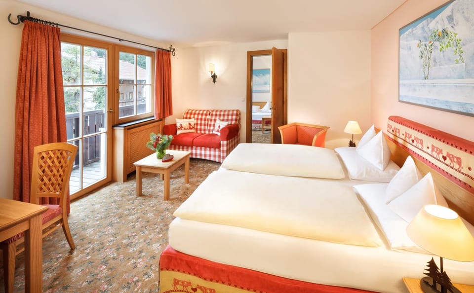 Bed, Garden, Bathroom, Balcony/Terrace, Balcony/Terrace, Lounge or bar, Photo of the whole room, Decorative detail, Bedroom, Mountain view
