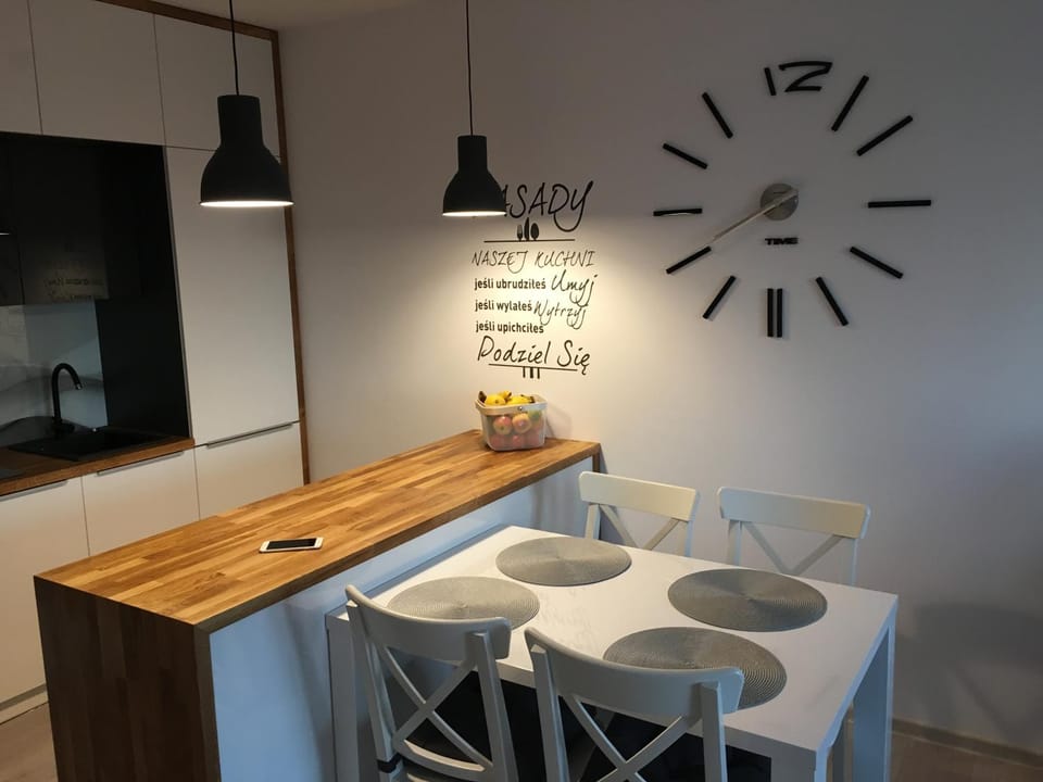 Kitchen or kitchenette, Seating area, Dining area