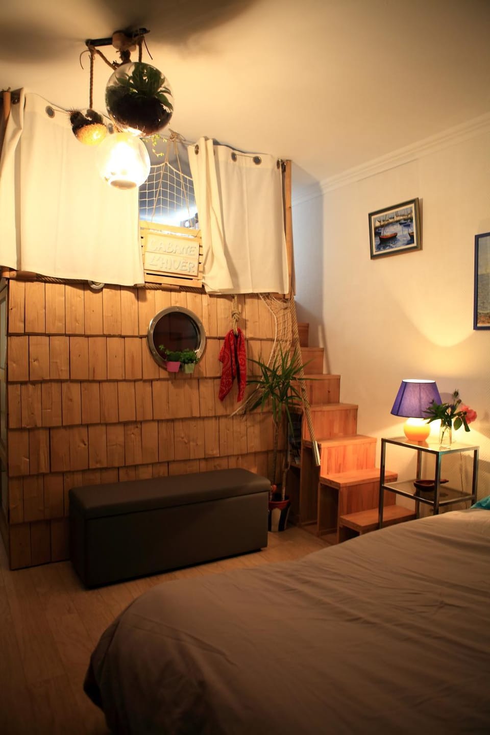 Bed, Night, Living room, Bedroom