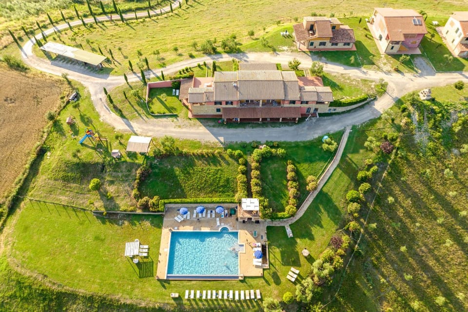 Property building, Garden, Pool view, Swimming pool, Seasons
