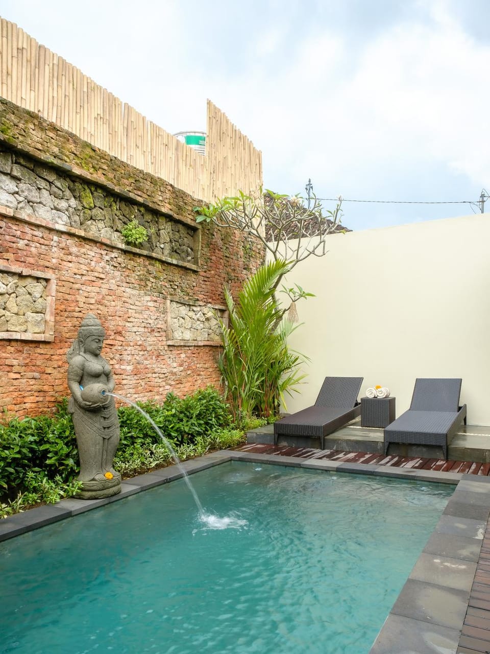 Pool view, Swimming pool, sunbed