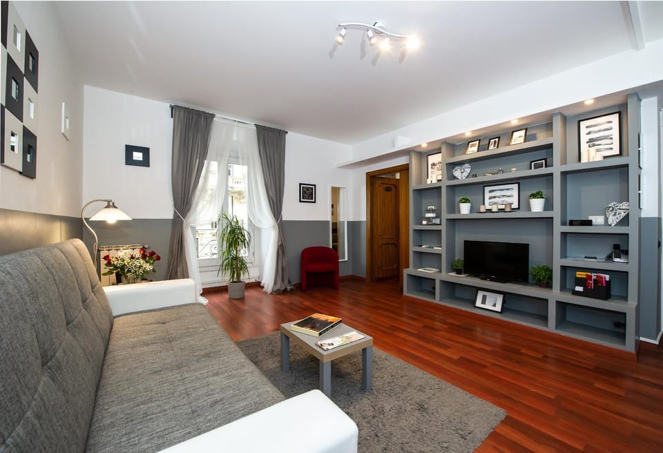 Living room, Photo of the whole room