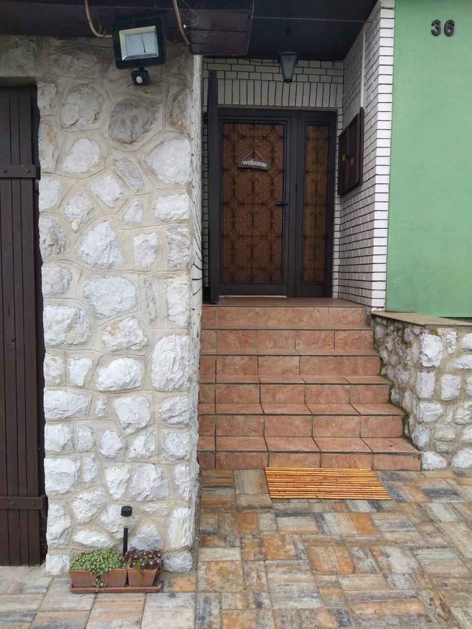 Facade/entrance