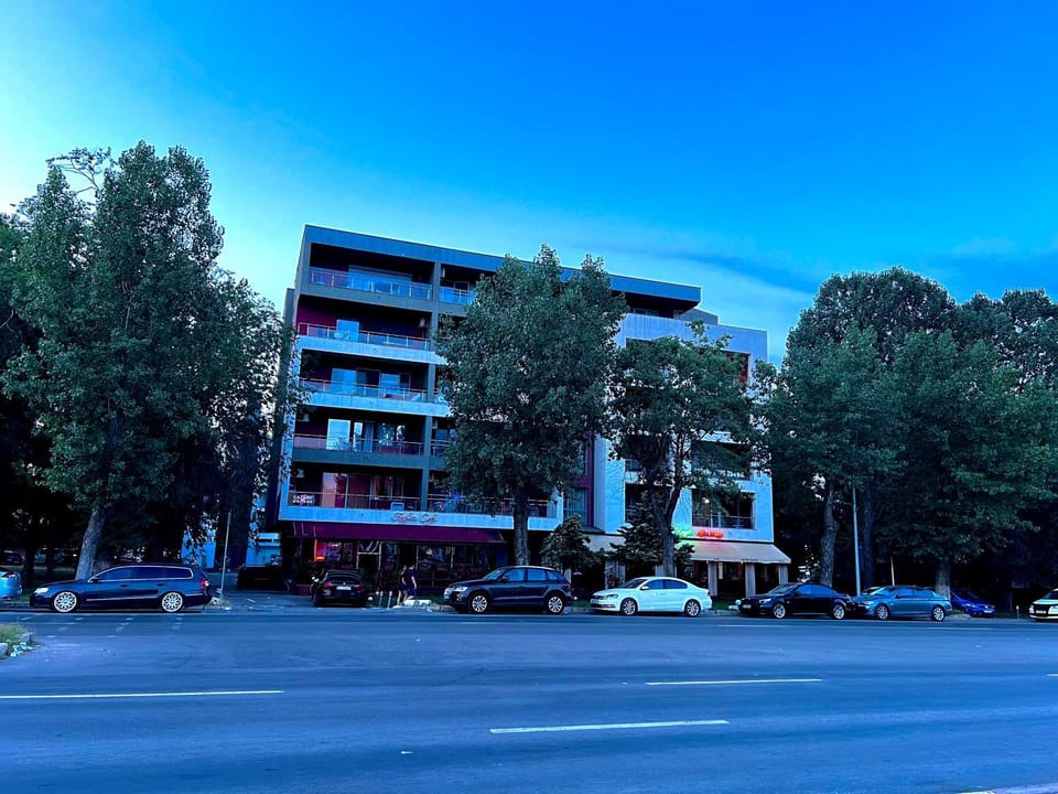 Property building, Day, Location, Parking