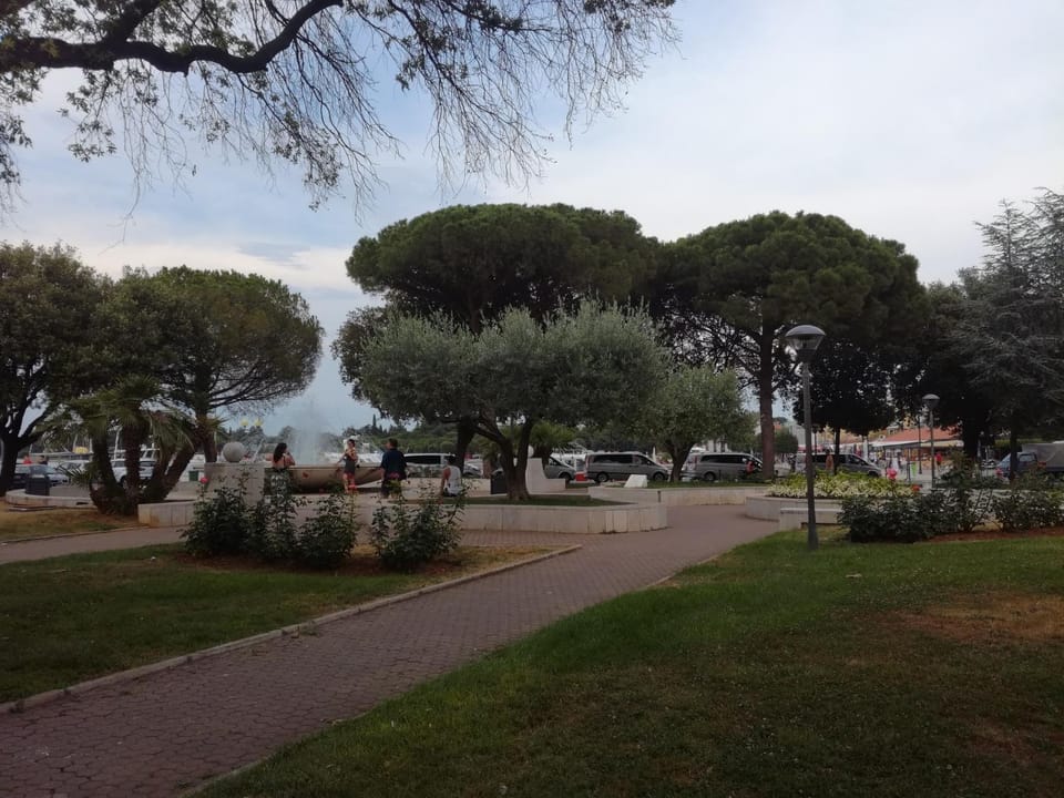 Neighbourhood, Sea view