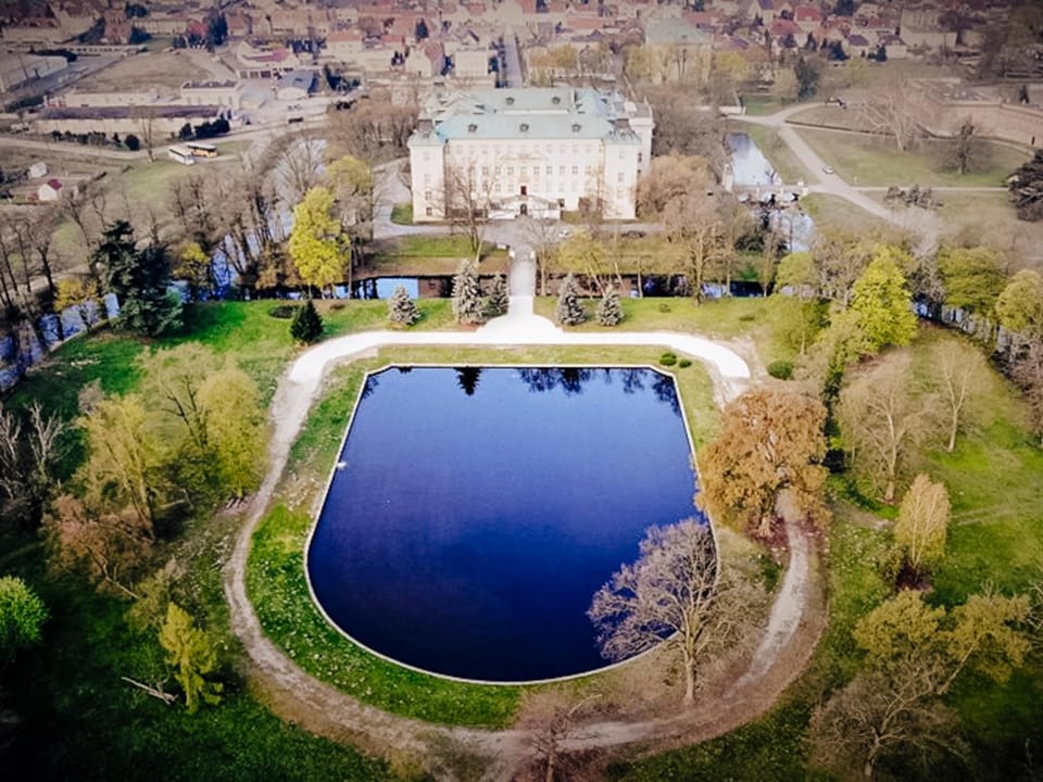 Property building, Off site, Bird's eye view, Garden, Floor plan, On site, Area and facilities