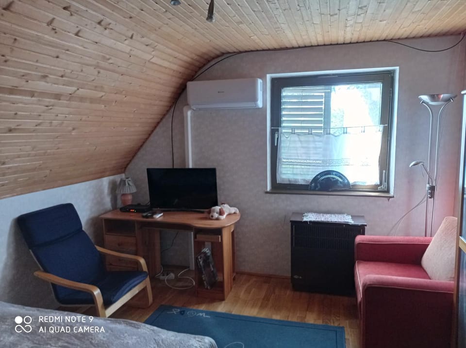 TV and multimedia, Seating area