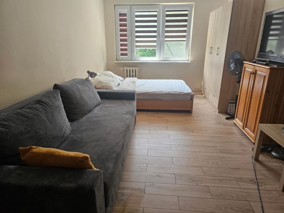 Photo of the whole room, Seating area