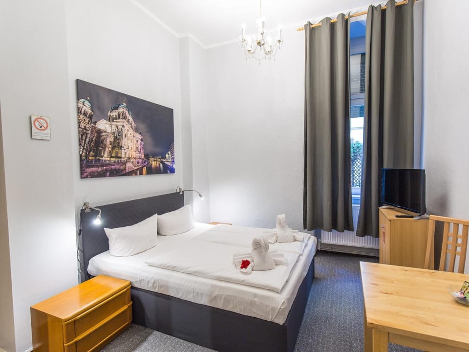 Pension Marie Prenzlauer Berg Bed and Breakfast in Berlin