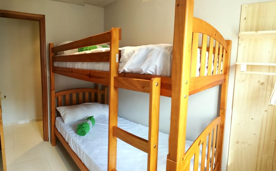 Bedroom, bunk bed