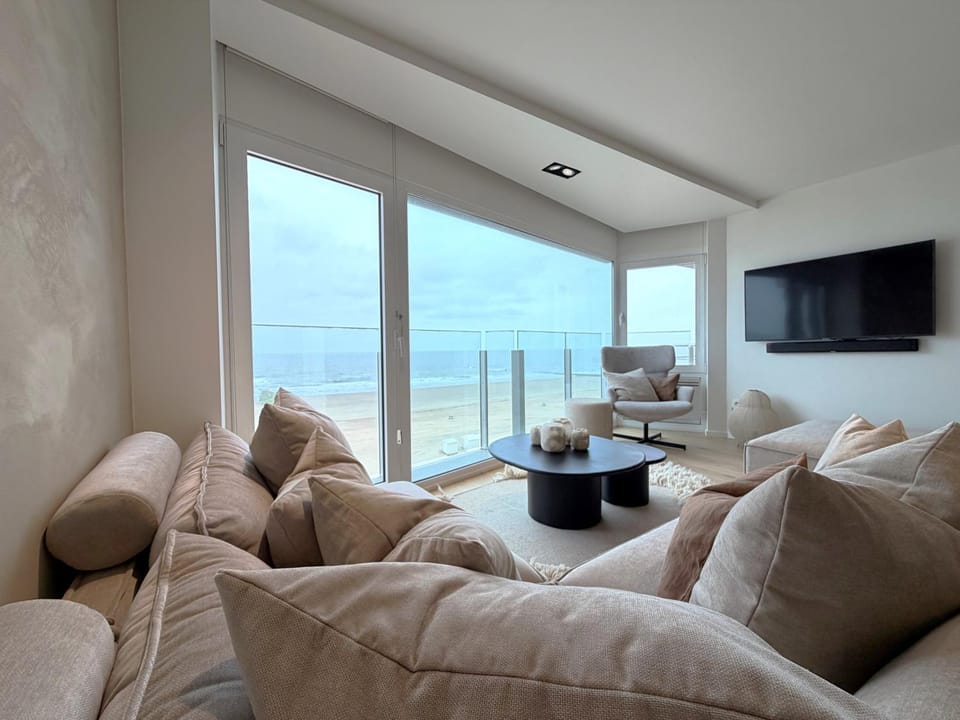TV and multimedia, Living room, Sea view