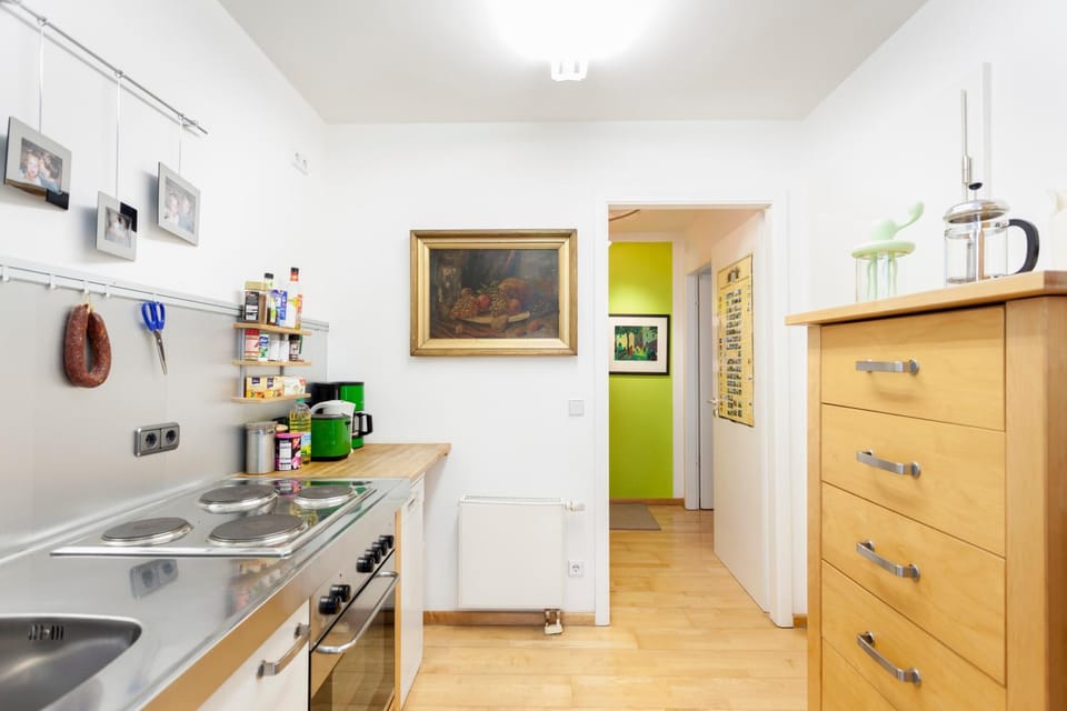 Coffee/tea facilities, Kitchen or kitchenette, Decorative detail, stove