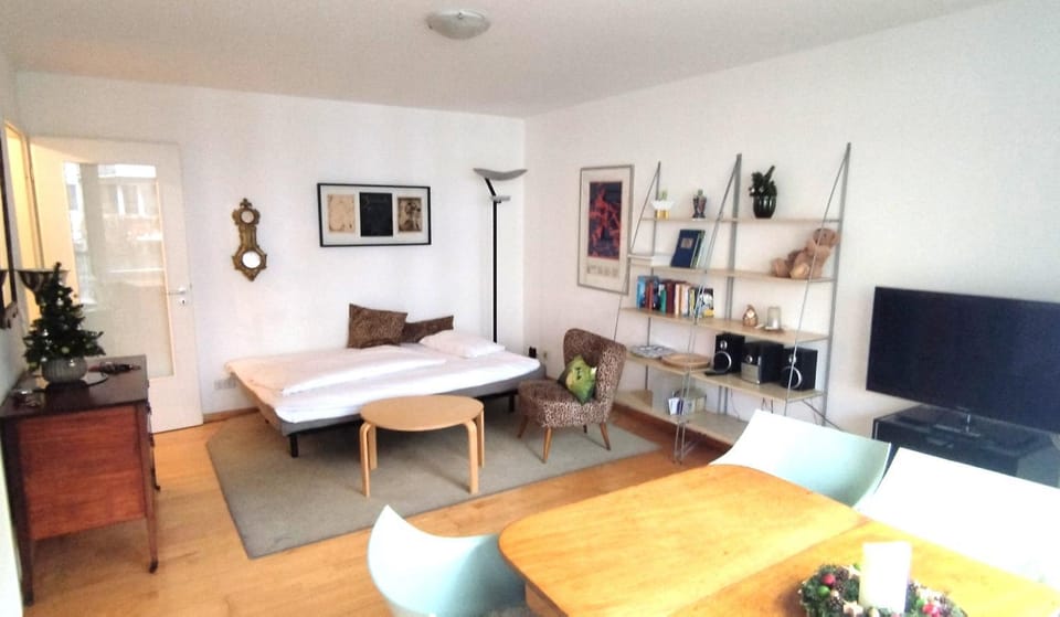 Bed, Living room