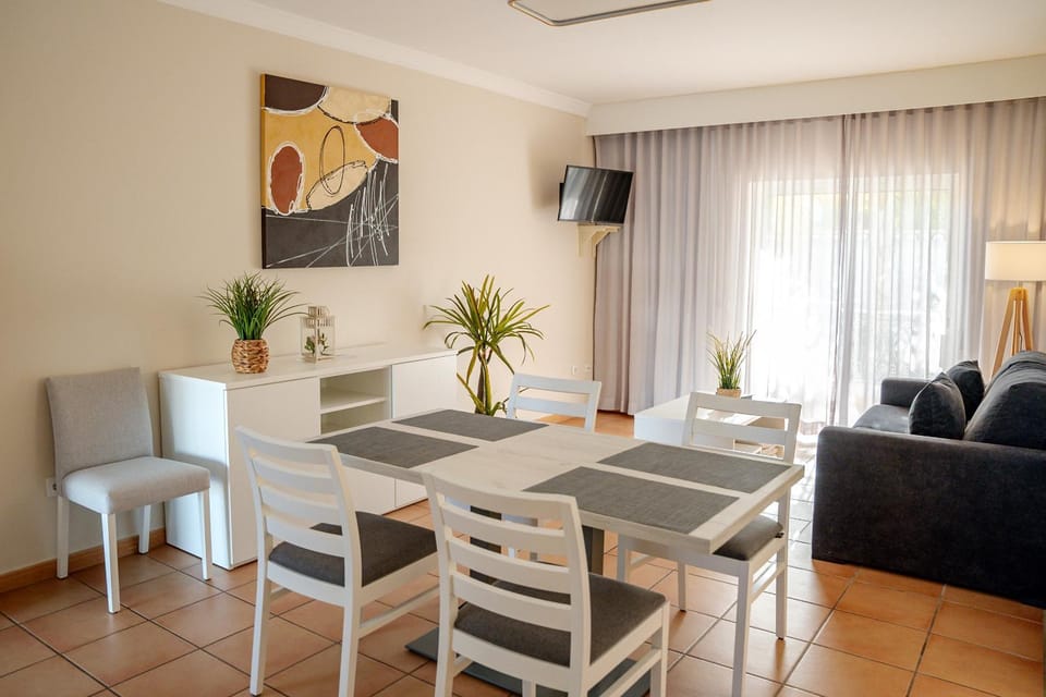 Giramar Apartamentos Turisticos Apartment hotel in Lagos