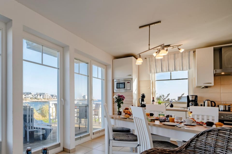 Living room, Dining area, stove