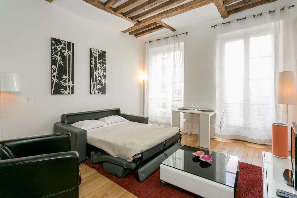 Bed, Living room, Seating area