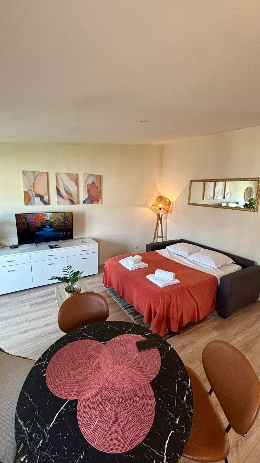 Place de l'Etoile, Wagram with AC Apartment in Paris