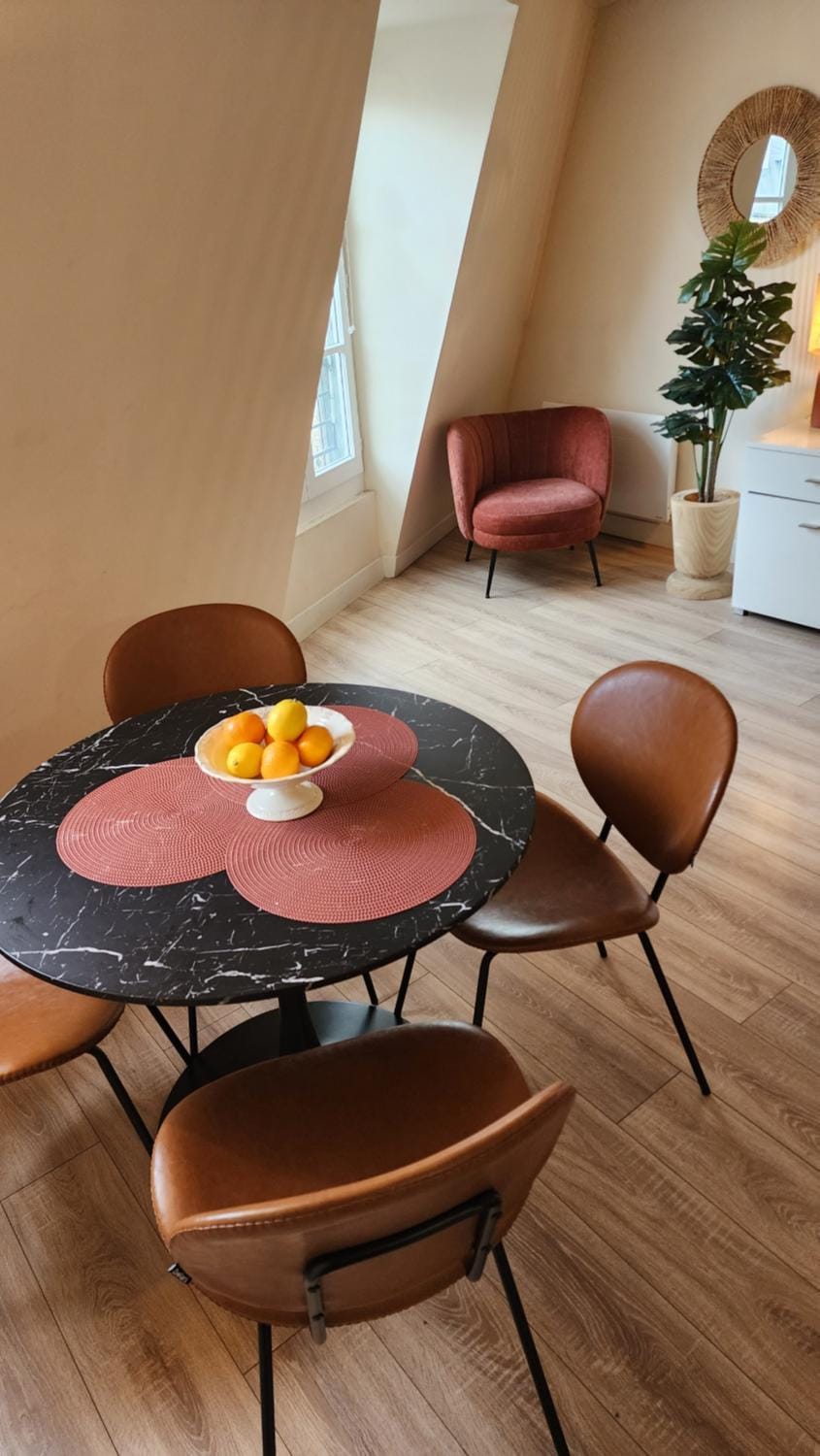 Place de l'Etoile, Wagram with AC Apartment in Paris