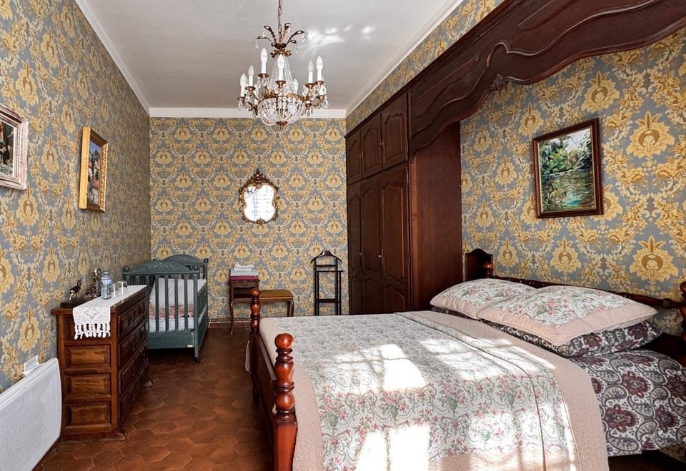 Bed, Photo of the whole room, Bedroom, cot