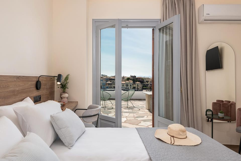 Bed, Balcony/Terrace, Seating area, Bedroom