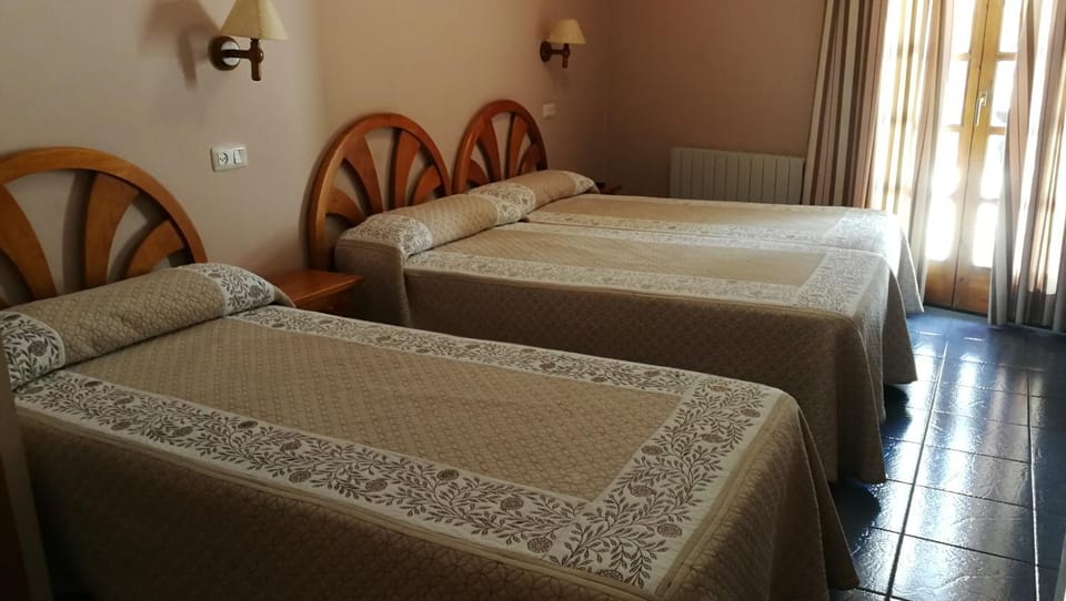 Hostal Casa Lacreu Bed and Breakfast in Catalonia