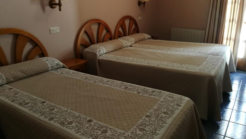Hostal Casa Lacreu Bed and Breakfast in Catalonia
