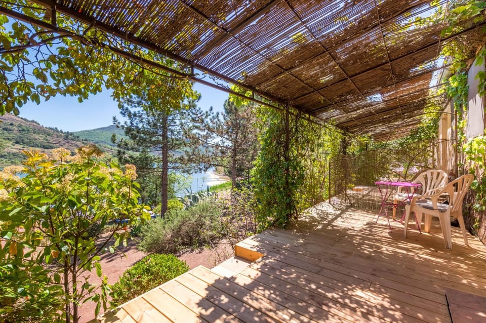 Patio, Lake view