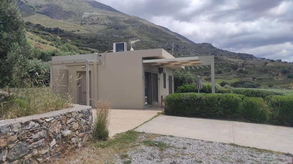 Property building, Day, Natural landscape, Garden view, Mountain view