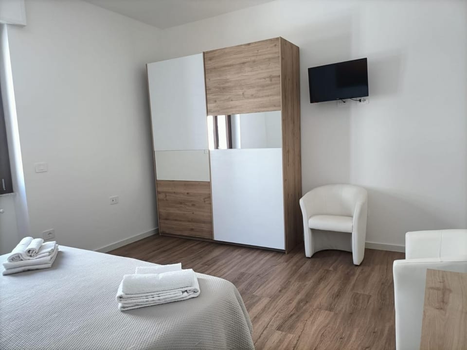 Bed, Photo of the whole room, Bedroom, wardrobe