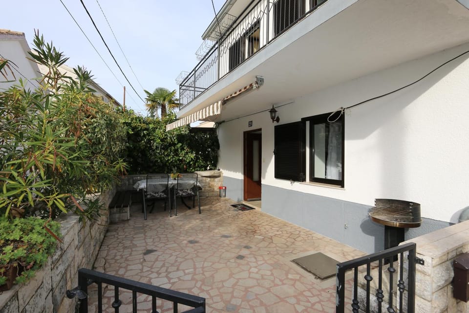 Patio, Day, Garden