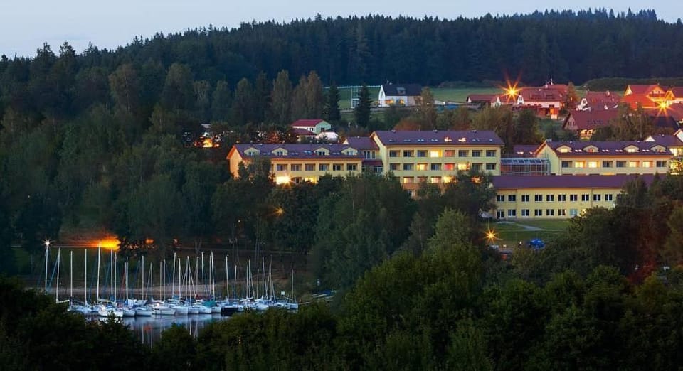 Neighbourhood, Beach