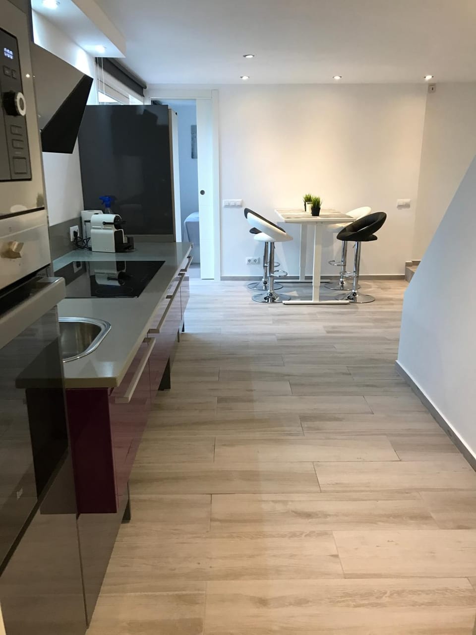 Kitchen or kitchenette, Seating area, Dining area