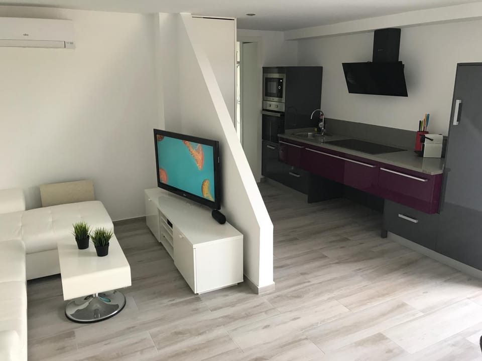 TV and multimedia, Kitchen or kitchenette, Living room