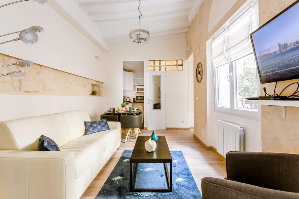 Communal lounge/ TV room, TV and multimedia, Living room, Seating area, internet