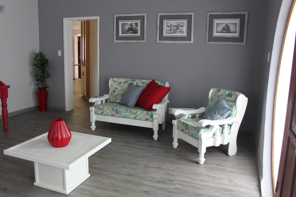 Communal lounge/ TV room