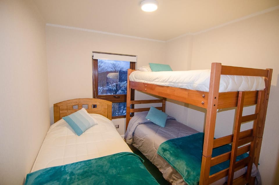 Bedroom, bunk bed