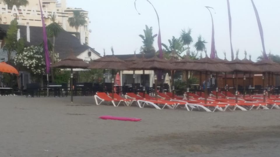 Restaurant/places to eat, Beach