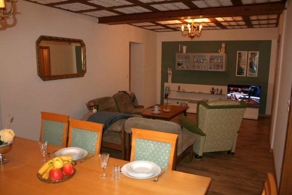 Living room, Photo of the whole room, Seating area, Dining area