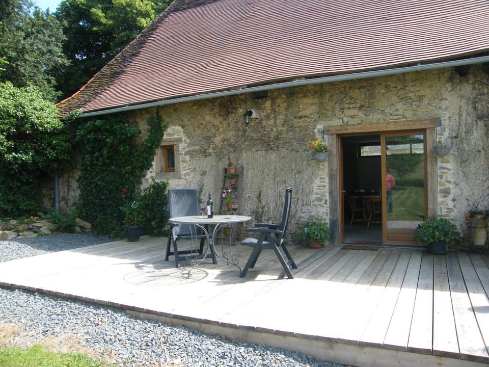 Facade/entrance, View (from property/room), Garden view
