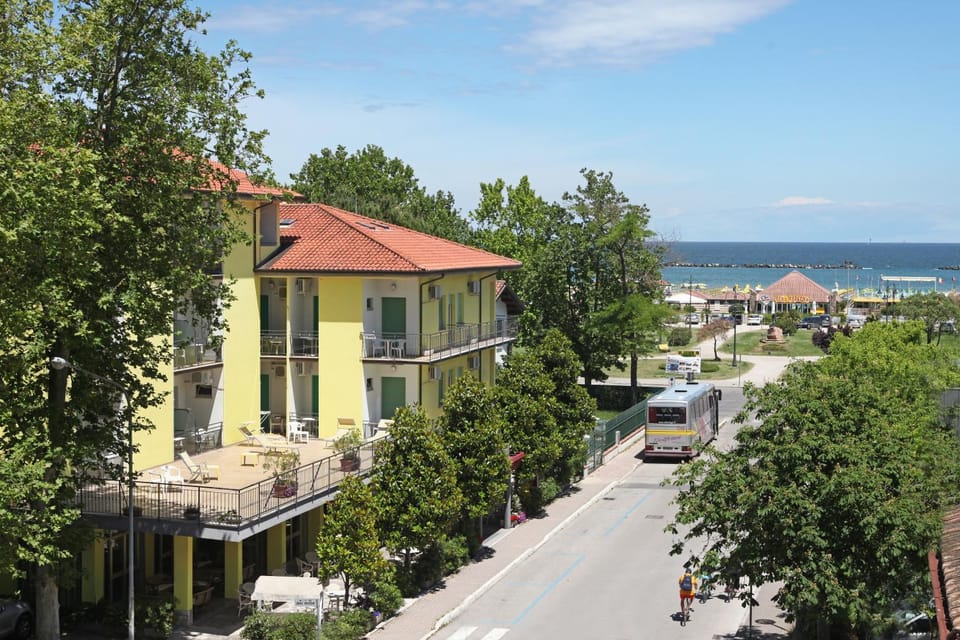 Property building, Day, Summer, Beach, Sea view, Street view