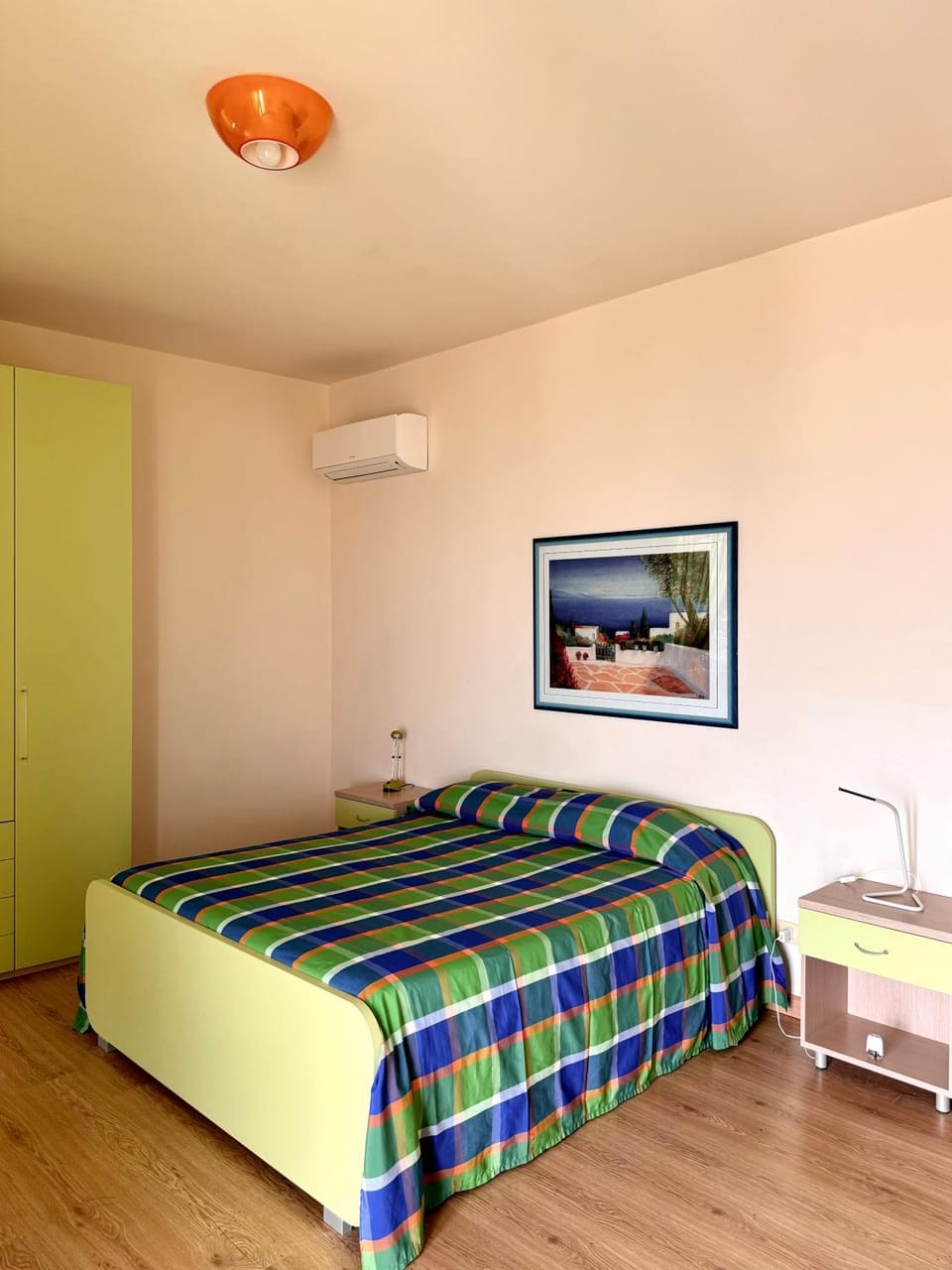Bedroom, air conditioner