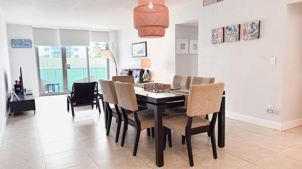 Living room, Dining area