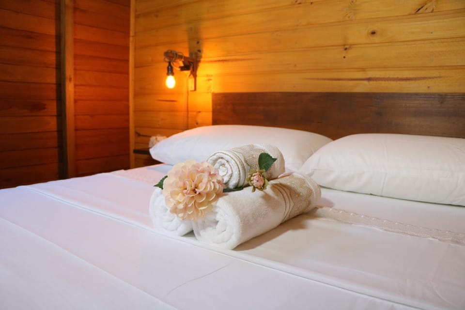 Bed, TV and multimedia, Bedroom